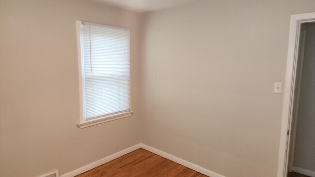Building Photo - "Charming 3-Bed Home with Gleaming Hardwood Floors on Jackson Ave, Berkeley!"