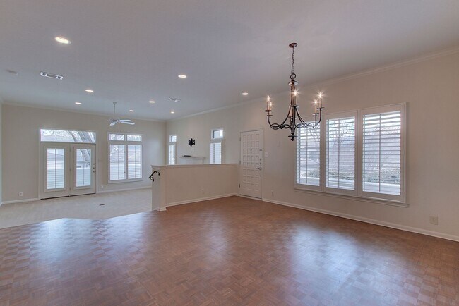 Building Photo - Rare 3 BR / 2.5 BA /  2 Car Garage Westlak...