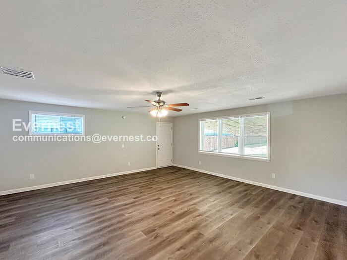 Building Photo - 835 Margo Ln