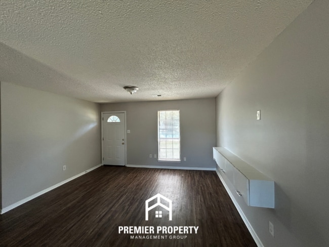 Building Photo - 6200 Somerset Cove