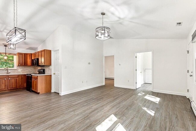 Building Photo - 1500 St Margarets Rd