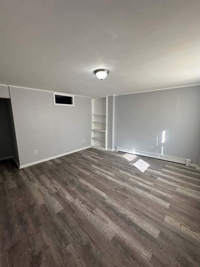 Building Photo - 1 bed/1 bath apartment available. 1st Floor