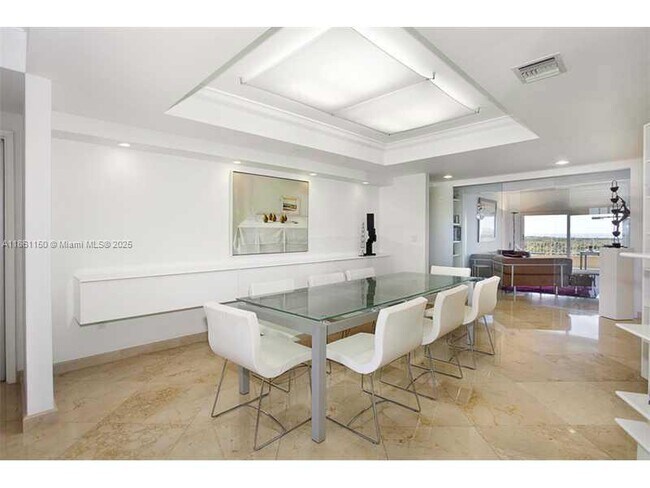 Building Photo - 799 Crandon Blvd