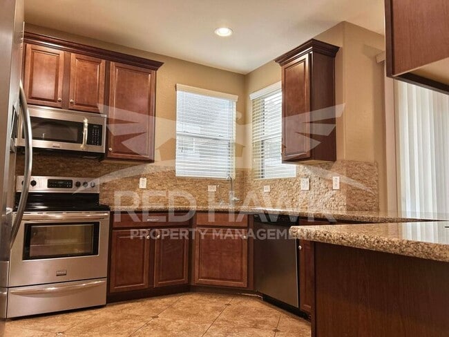 Building Photo - 850 S Henry Ln