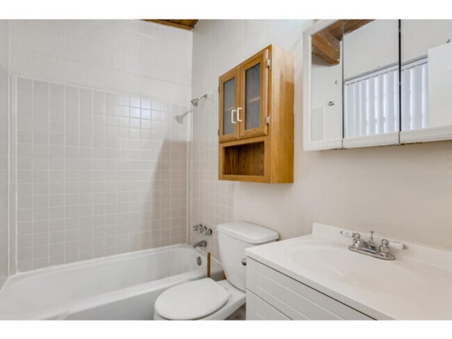 Building Photo - 6075 S Sterne Pkwy