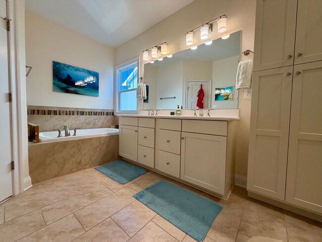 Building Photo - 1539 Barnett St