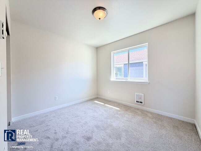 Building Photo - 4523 S Junett St
