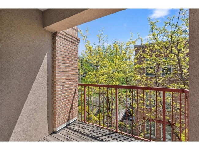 Building Photo - 675 N 1st St