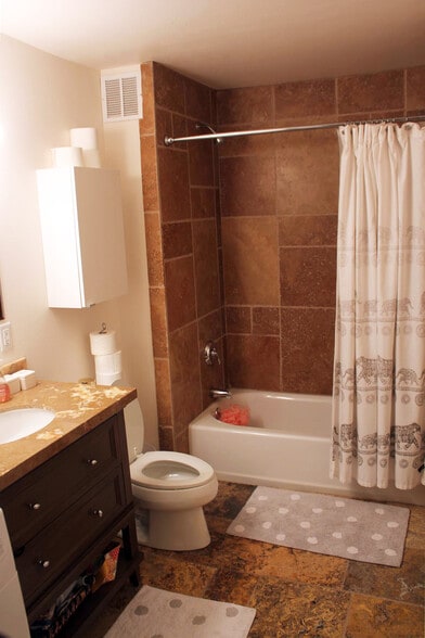 Building Photo - 61 Virginian Ln