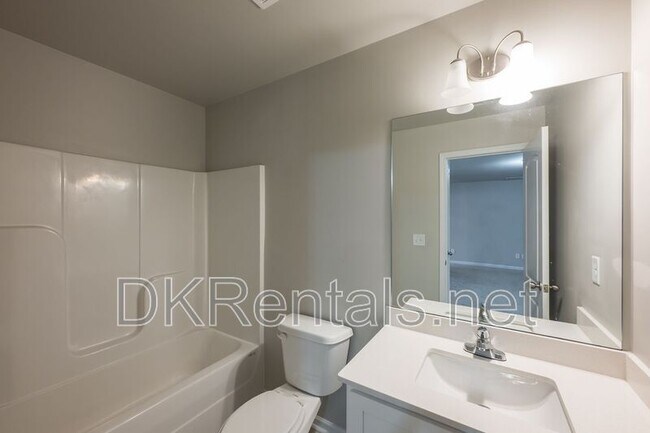 Building Photo - 1526 Fern Ridge Ln