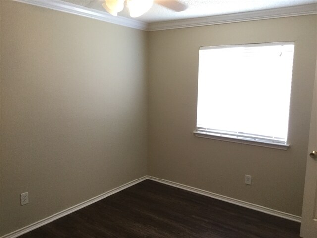 Building Photo - 1006 Bradford Ln