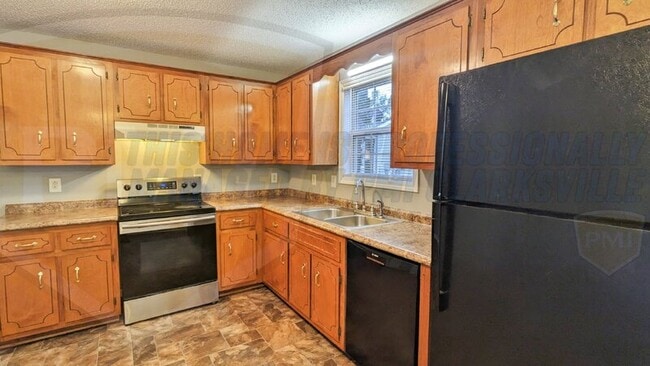 Building Photo - 1352 Chucker Dr