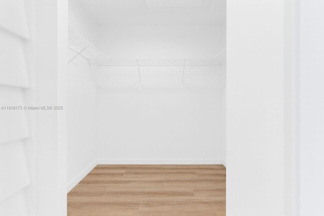 Building Photo - 14415 N Kendall Dr