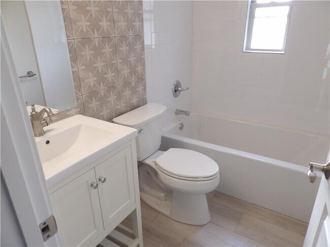 Building Photo - 215 S Ft Thomas Ave