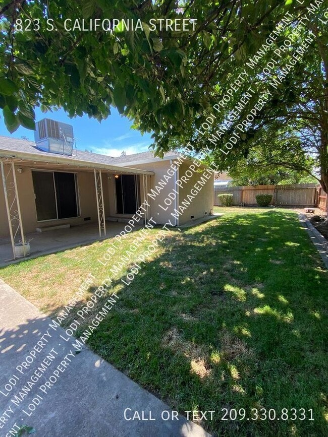 Building Photo - 823 S California St