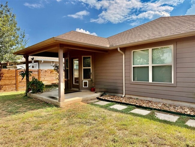 Building Photo - 2604 Garlic Creek Dr