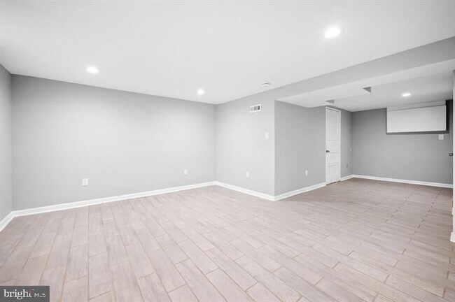 Building Photo - 631 Charraway Rd