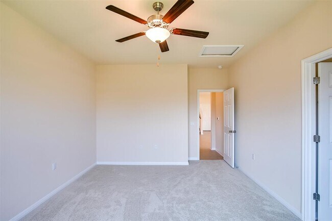 Building Photo - 905 Falkland Trace