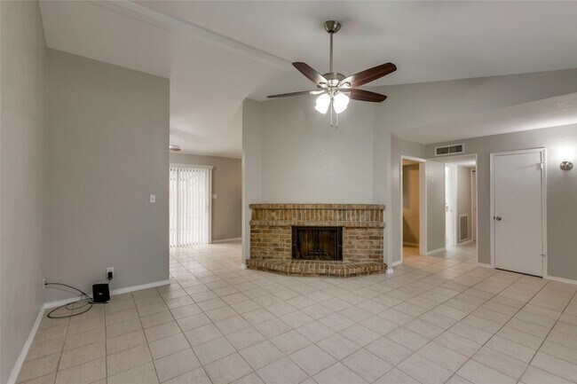 Building Photo - 114 Camilla Ln