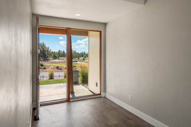 Building Photo - 64144 Pioneer Loop