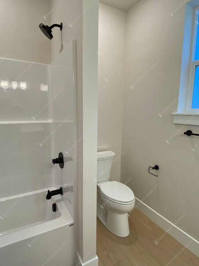 Building Photo - Brand NEW Pahlisch 3 BR - 2BA Home in Southeast Bend