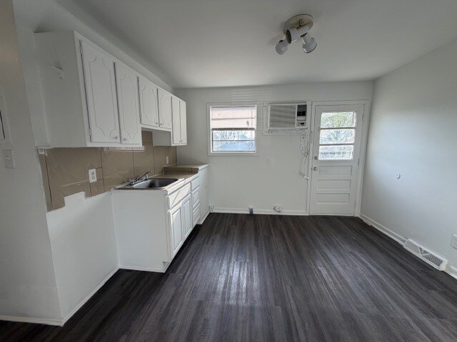 Building Photo - 705 Glover St