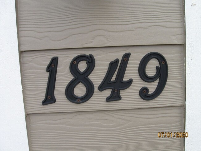 Building Photo - Must See 3 Bedroom with Fenced Yard!