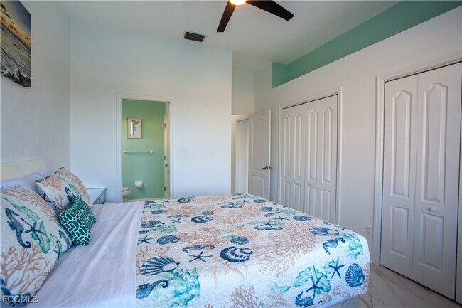 Building Photo - 2549 SW 38th St