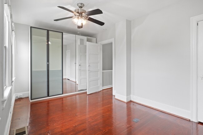 Building Photo - 209 Douglas St NE