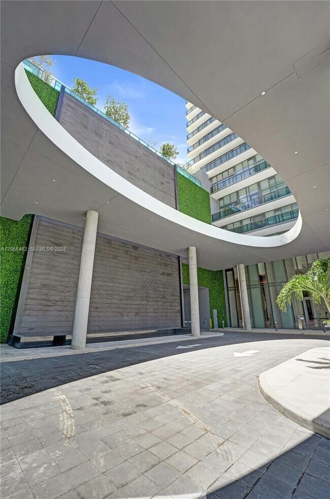 Building Photo - 1170 E Hallandale Beach Blvd