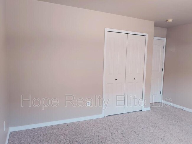 Building Photo - 1555 Promontory Bluff View