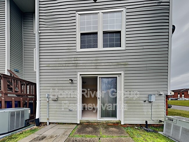 Building Photo - 331 Carters Grove Dr