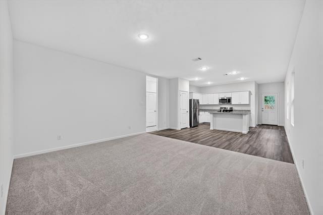 Building Photo - 2106 Prairie Ln