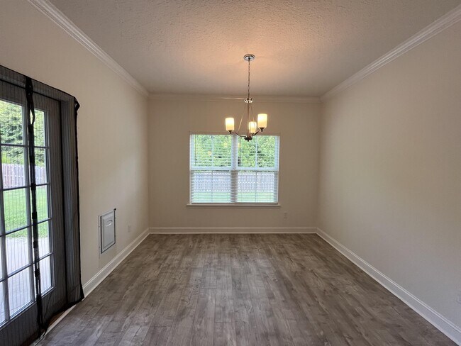 Building Photo - 679 Fairview Cir