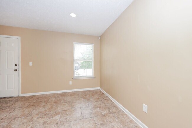 Building Photo - 305 Sarna Dr