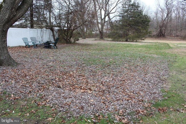 Building Photo - 107 Laurel Ave