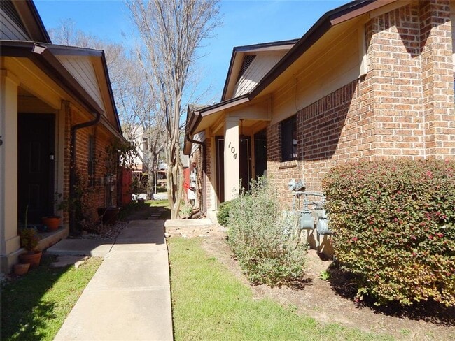 Building Photo - 101 Clearday Dr