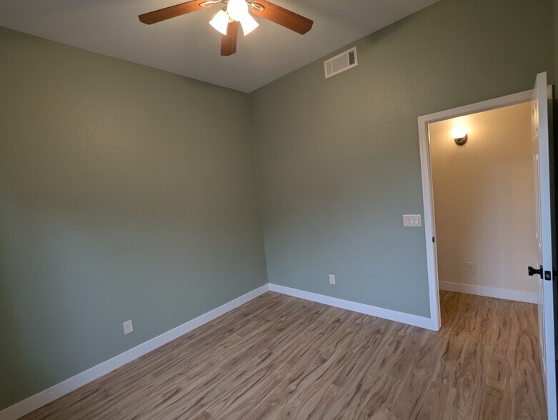 Building Photo - 267 E Smoke Tree Rd