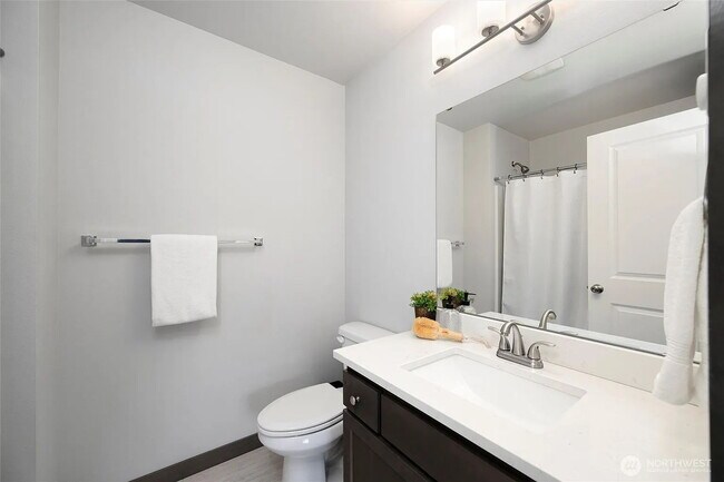 Building Photo - Modern 2-Bed, 2.5-Bath in Prime Location -...
