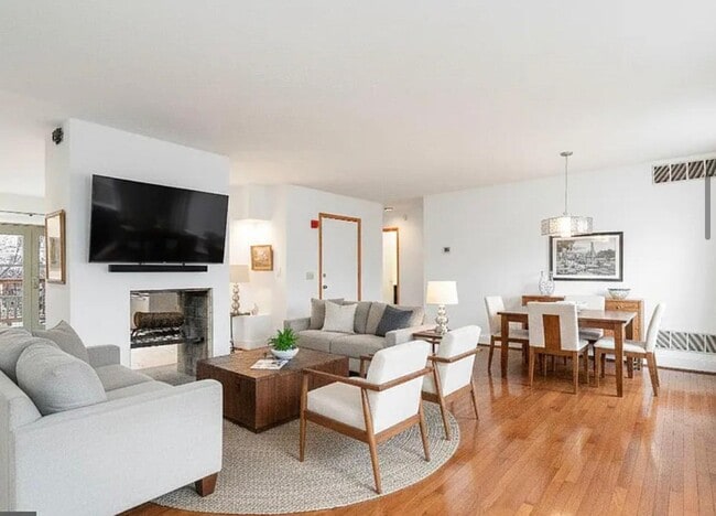 Building Photo - 1717 Green St