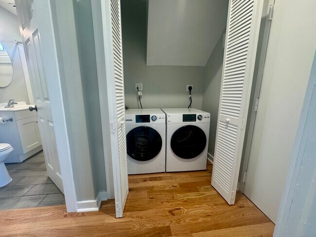 Building Photo - 109 Churchill St