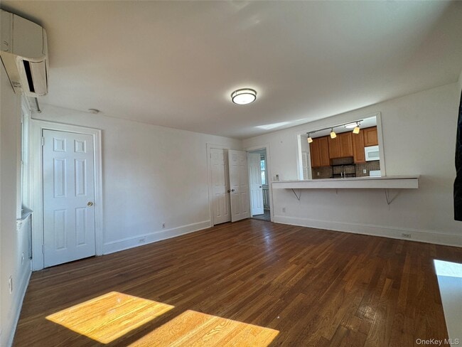 Building Photo - 267 Plainfield Ave