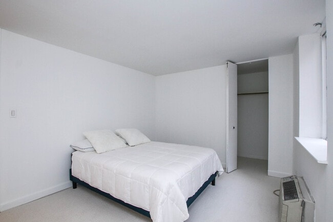 Building Photo - 1339 N Dearborn St