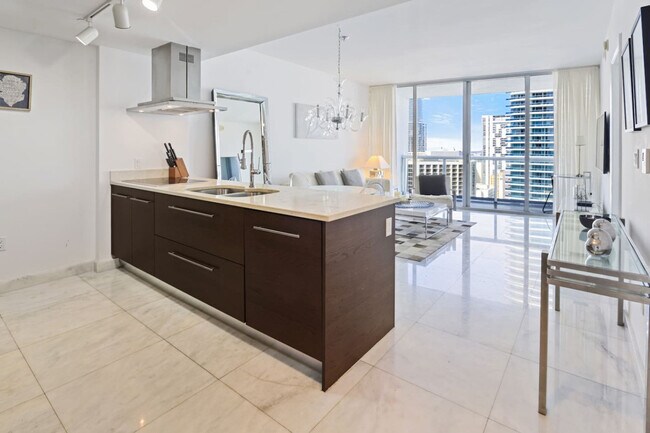 Building Photo - 485 Brickell Ave