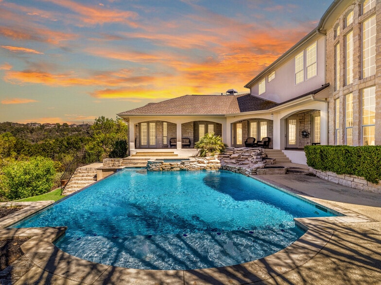 Building Photo - 9805 Big View Dr