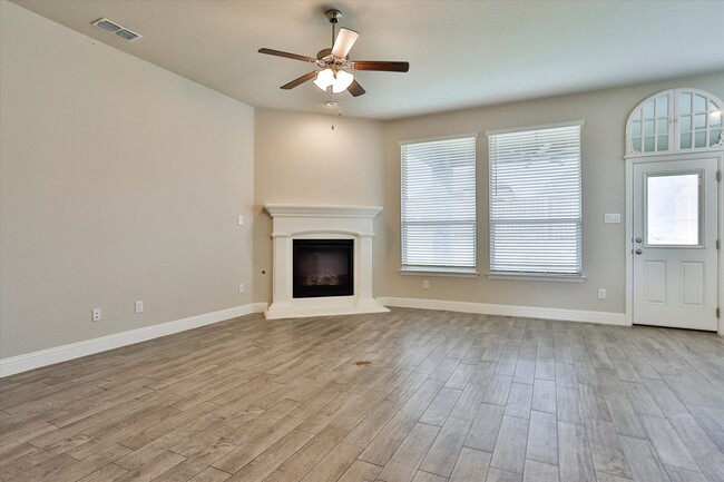 Living room - 253 Gill Point Ln