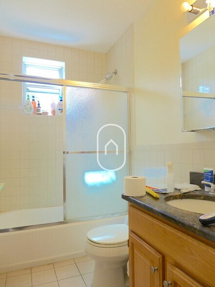 Building Photo - 87 Gainsborough St