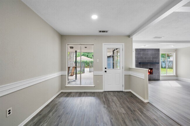 Building Photo - 16911 Summit Oaks Ln