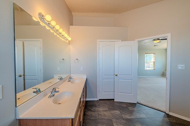 Building Photo - 10532 Coyote Canyon Pl NW