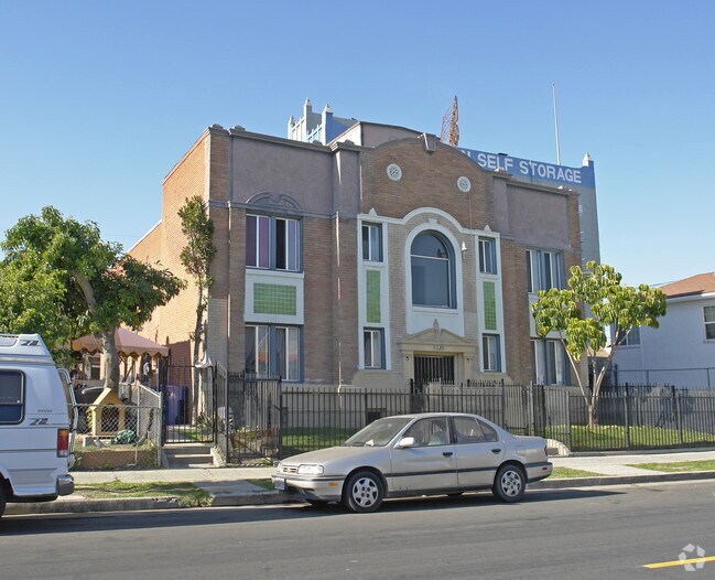 1325 S Bronson Ave 1325 S Bronson Ave Los Angeles CA 90019